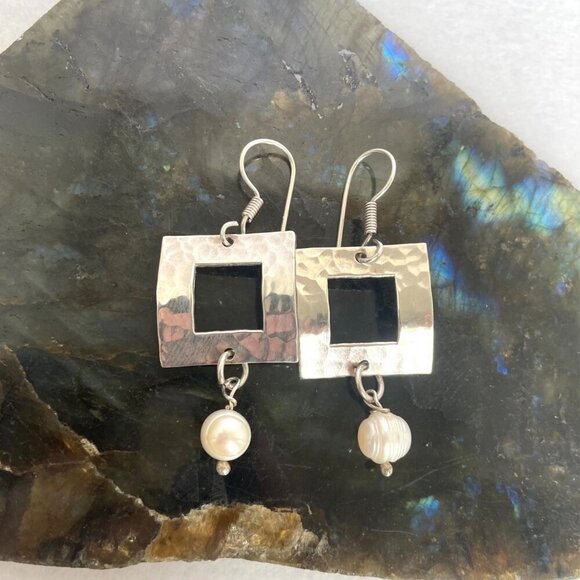 Sterling Silver 925 Square Hammered Baroque Pearl Dangle Drop Earrings - Picture 9 of 16